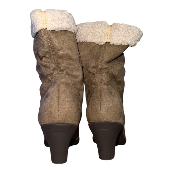 Elegant Tan Heeled Boots with Cozy Cream Lining used size 8 - Picture 3 of 5